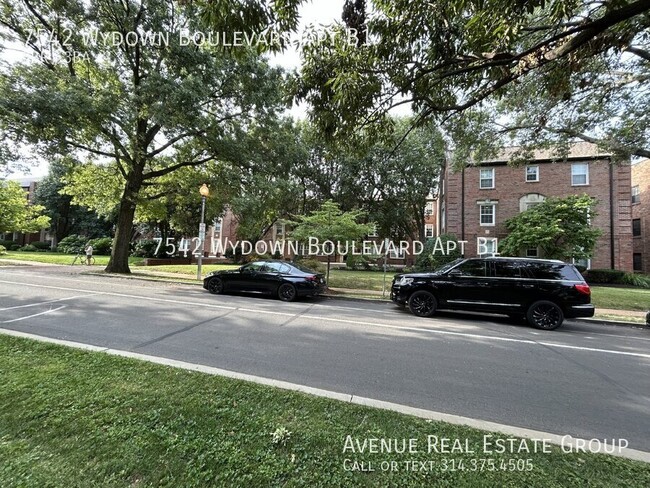 Building Photo - Charming 3-Bedroom Apartment in Prime Clay...