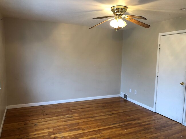 Building Photo - 2 BED 1.5 BATH UNIT IN THE BANBURY CONDOMI...