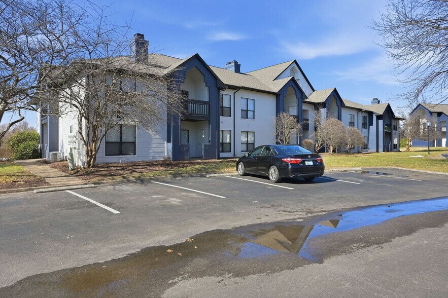 Building Photo - 8902 Elks Bluff Dr