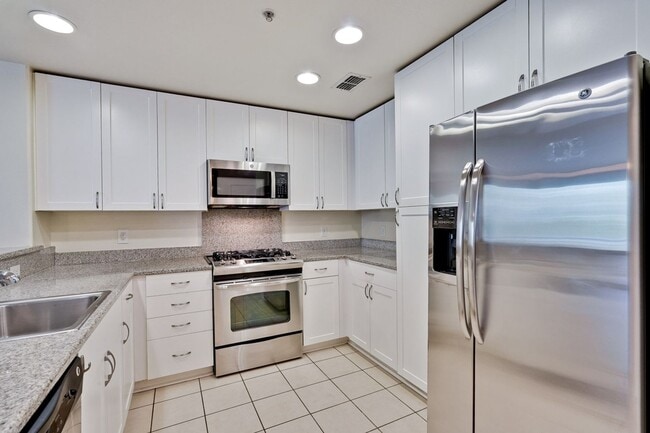 Building Photo - Large Santa Clara 1 Bedroom Condo in River...