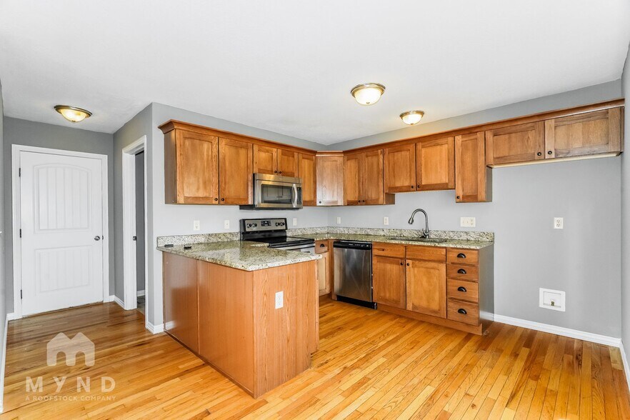 Building Photo - 4674 Oneida Dr