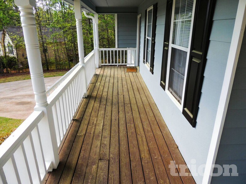Building Photo - 76 White Pines Ln