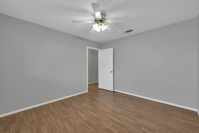 Building Photo - 27121 Wells Ln