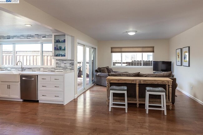 Building Photo - 833 Catalina Dr