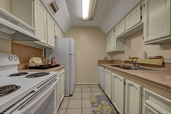 Las Colinas Kitchen - Las Colinas