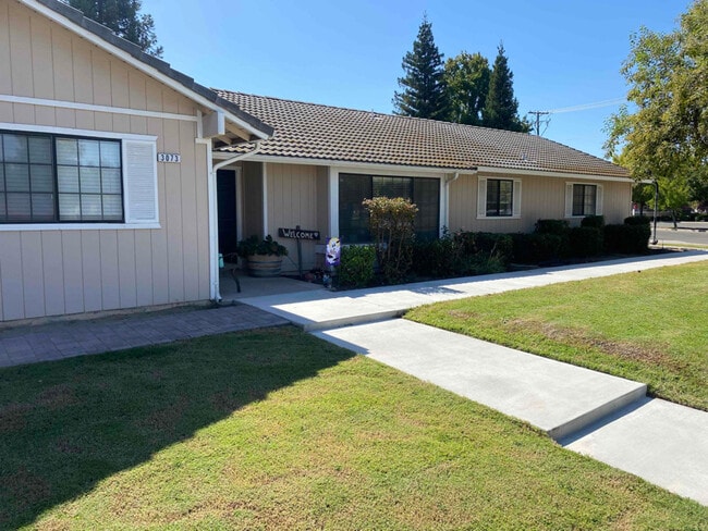 Building Photo - 3073 Fowler Ave