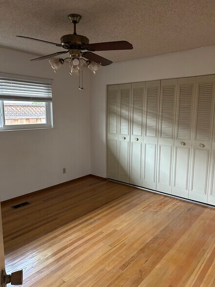 Building Photo - 6016 Cahalan Ave