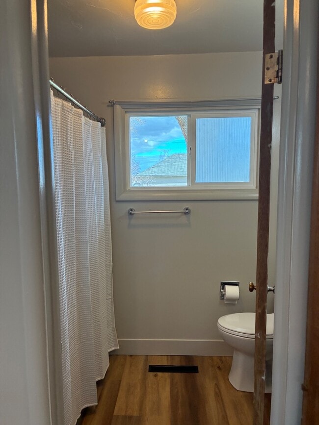 Building Photo - 1001 7th St