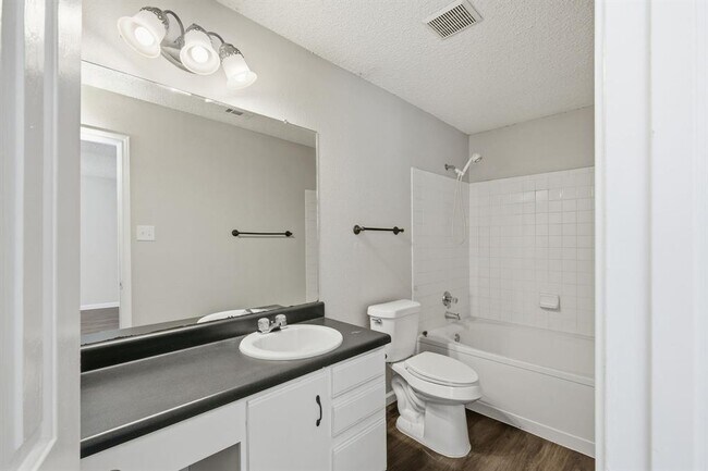 Building Photo - 3205 Settlement Dr