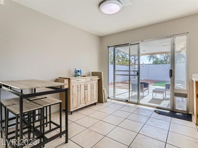 Building Photo - Gorgeous, spacious 1 story fully furnished...