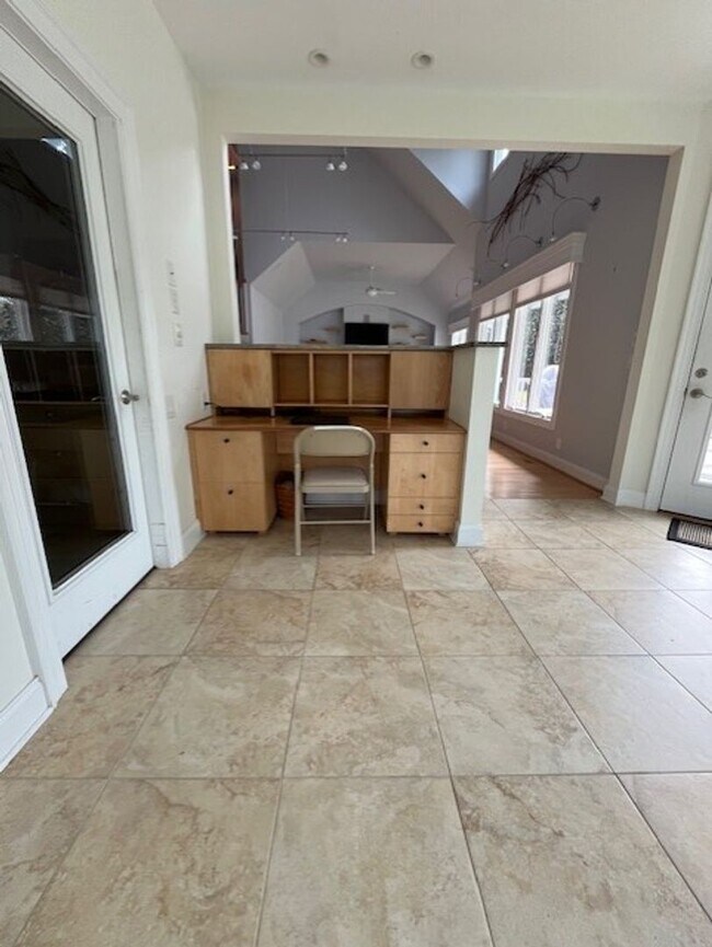 Building Photo - Welcome to Elegant Living in the Charming ...