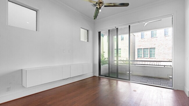 Building Photo - 4018 University Grove St