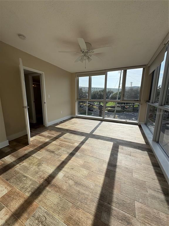 Building Photo - 470 3rd St S