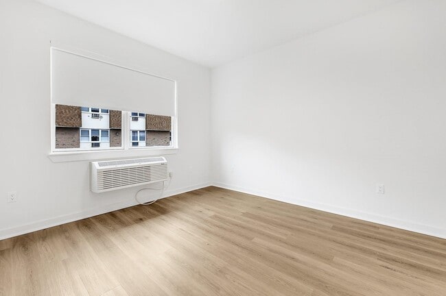 Building Photo - 74 Clarendon Pl