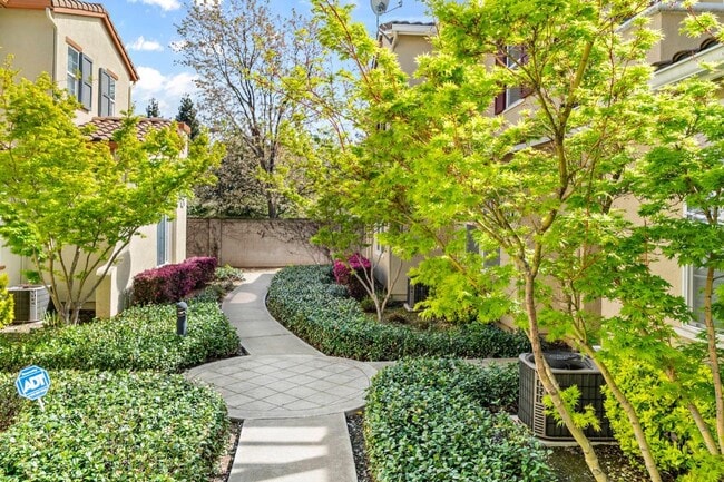 Building Photo - 8430 Crystal Walk Cir