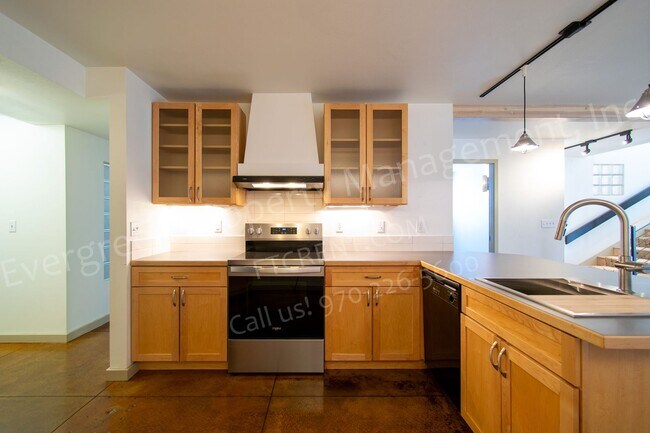 Building Photo - 419 W Mountain Ave