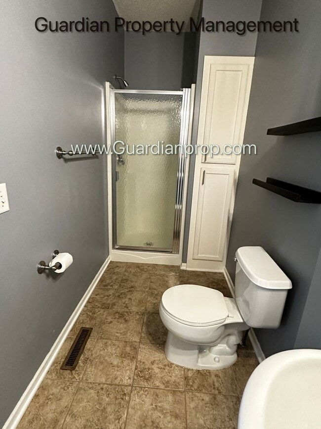 Building Photo - Maple Grove 2 Bedroom Town Home, 2 Car Garage, Patio, Dishwasher, W/D