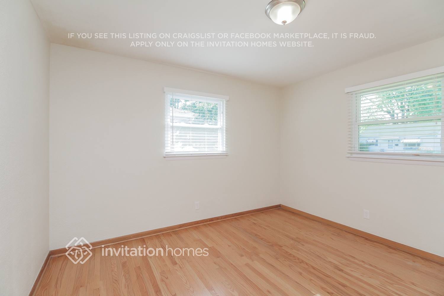 Building Photo - 301 S Reedwood Dr