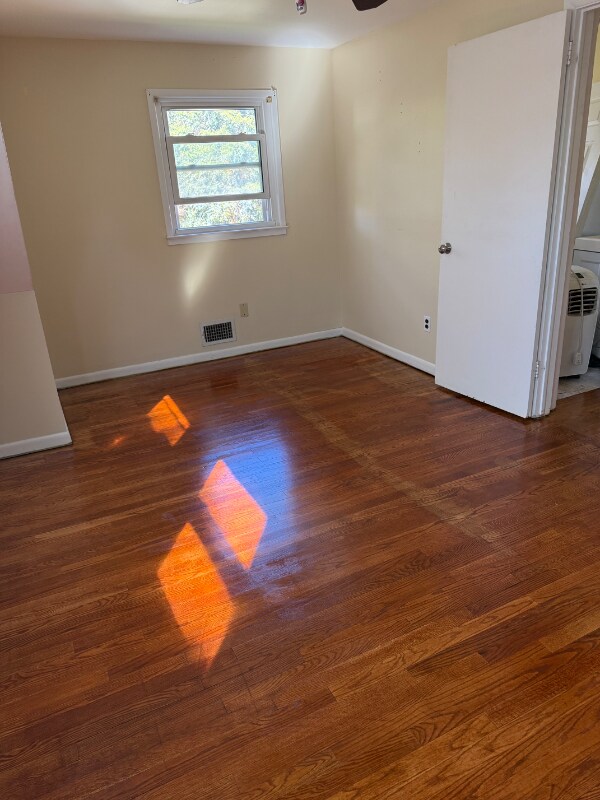 Building Photo - 5927 Holland Rd