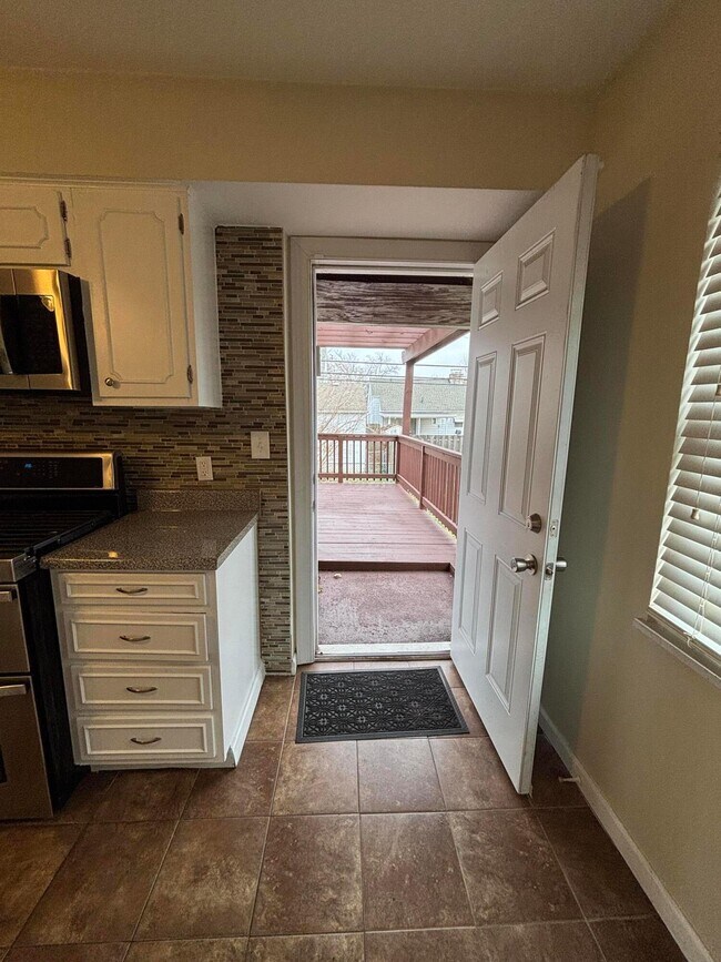 Building Photo - 514 Enfield Rd