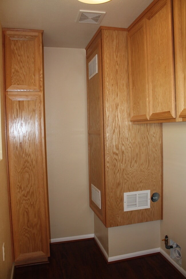 Building Photo - Flint Duplex