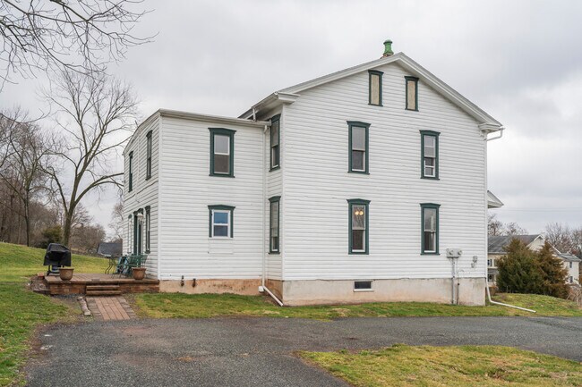 Building Photo - 64 Church Rd