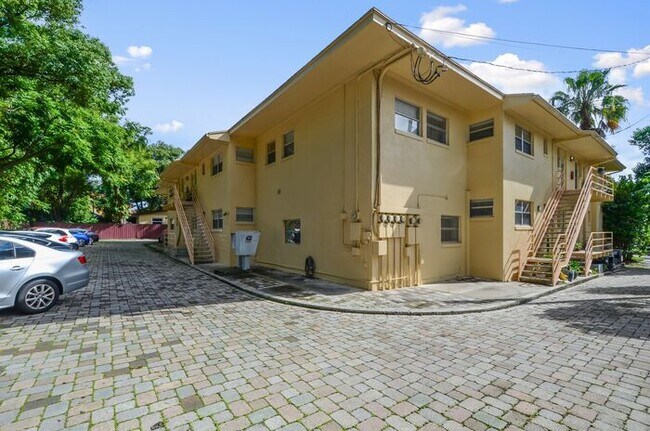 Building Photo - 2/2 condo downtown-Walk to Lake Eola