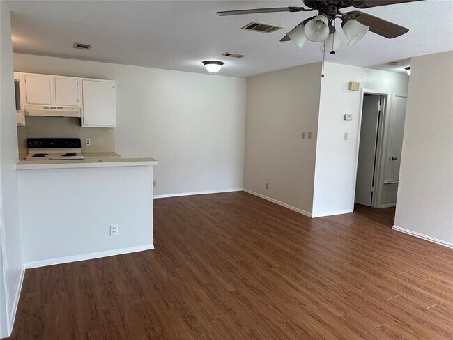 Building Photo - 8703 Piney Point Dr