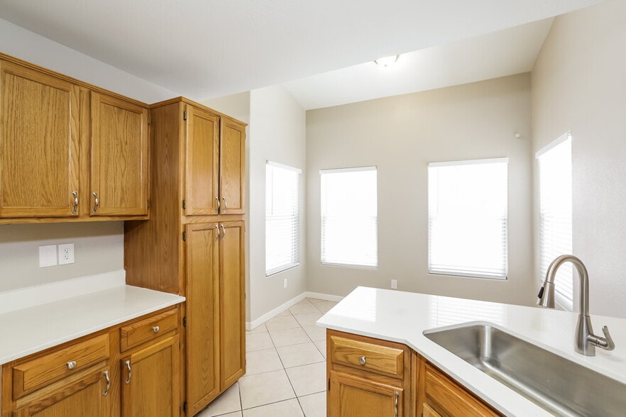 Building Photo - 3565 Scottsbluff St