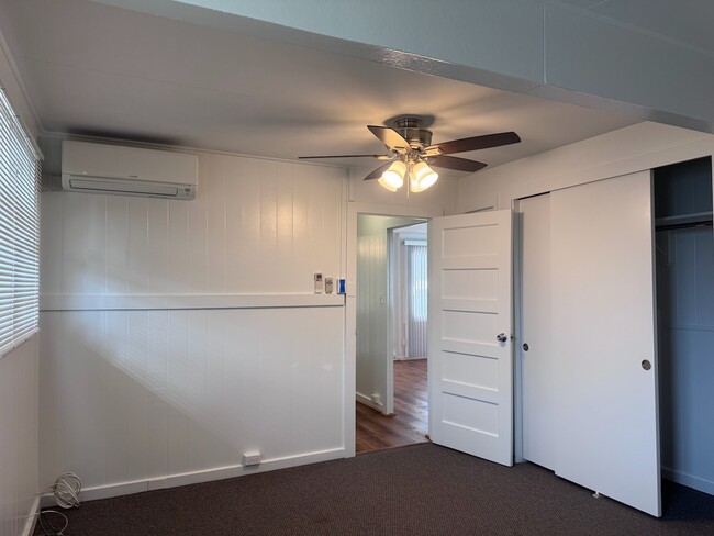 Building Photo - 2 Bed/1 Bath - Kahala - Quiet neighborhood...