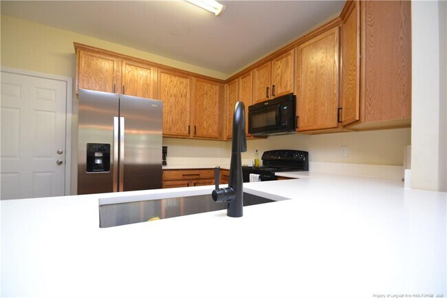 Building Photo - 3115 Manhasset Ln
