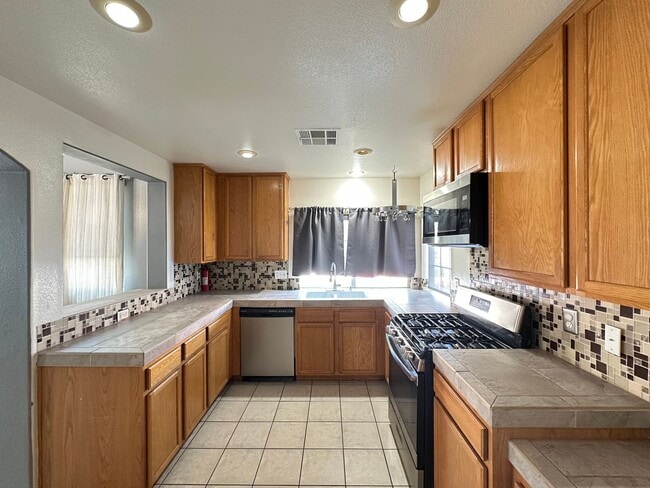 Building Photo - Santa Barbara At Summerlin