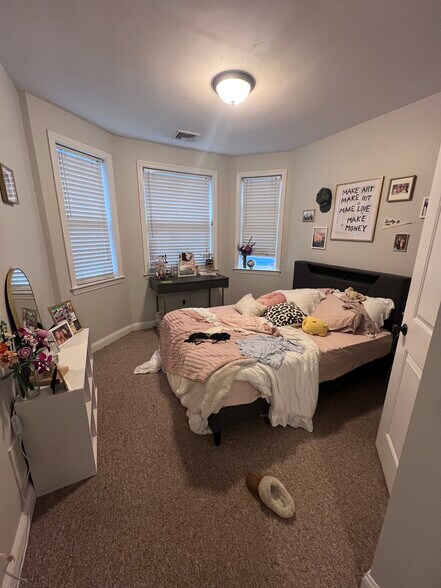 Building Photo - 99 Hillside St