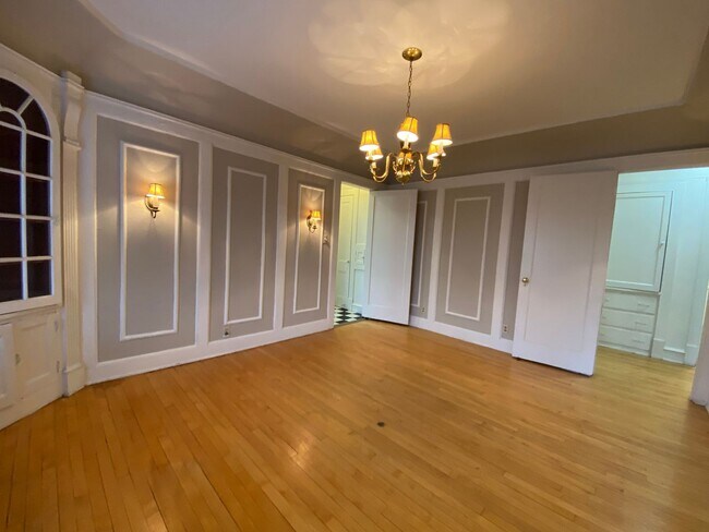 Building Photo - 2533 N Lake Dr