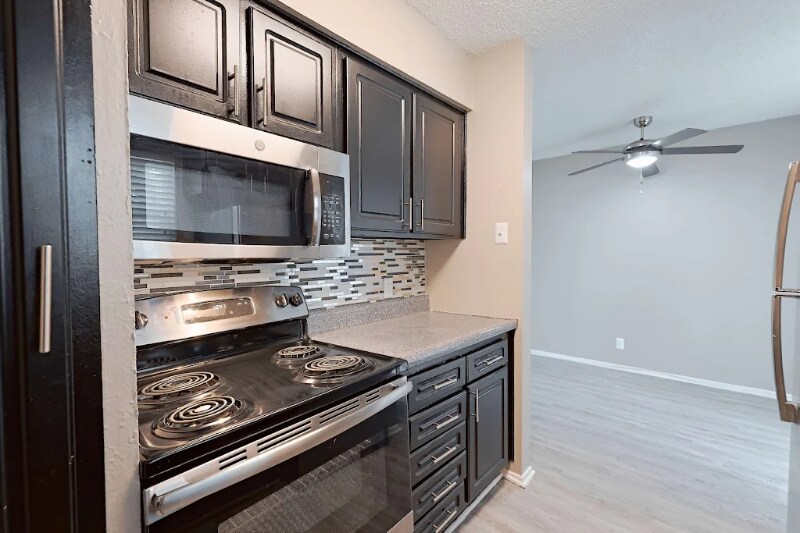 Building Photo - 531 Bedford Rd