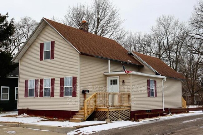 Primary Photo - 111 Jackson St
