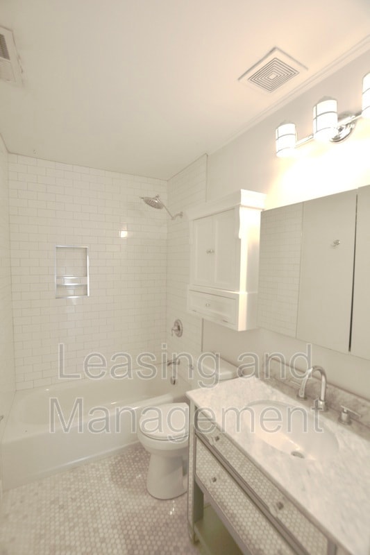 Building Photo - 2 Rosedale Dr