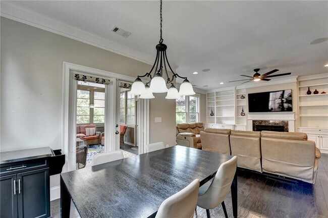 Building Photo - 11653 Parkside Ave