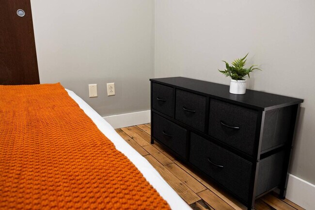 Building Photo - 1220 SW Washington St