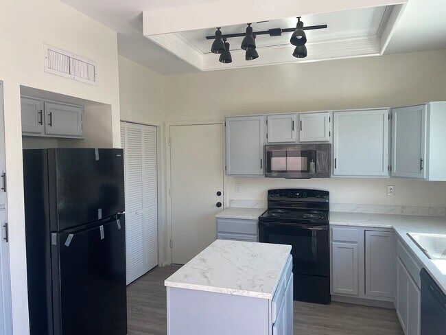 Building Photo - 3765 W Koshare Ln