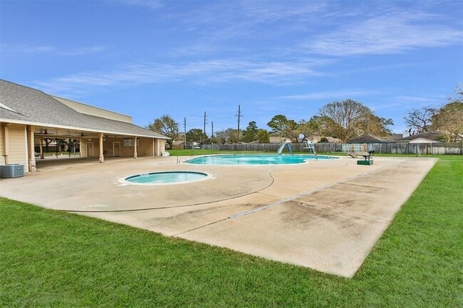 Building Photo - 11111 Wheatridge Dr