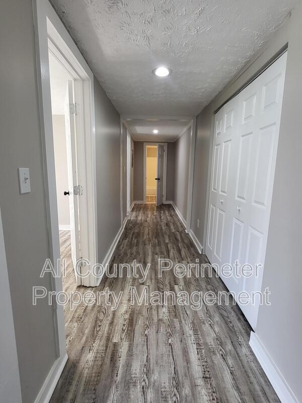 Building Photo - 3631 Washington St