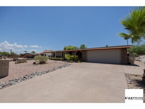 Building Photo - Fountain Hills Beauty - Stylish 3/2.5 Retr...