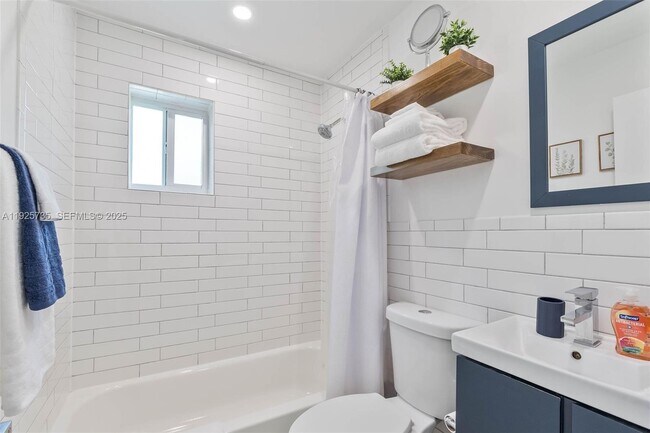 Building Photo - 260 NE 46th St