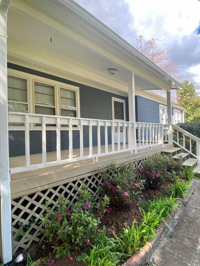 Building Photo - Fabulous Black Mountain Location!