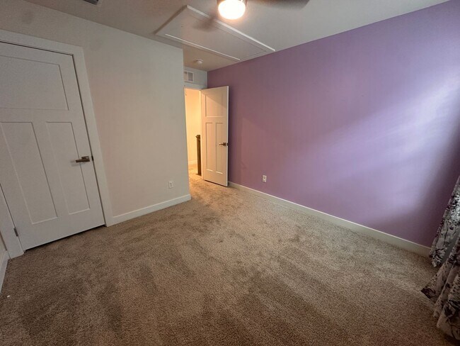 Building Photo - 1668 Burtonwood Dr