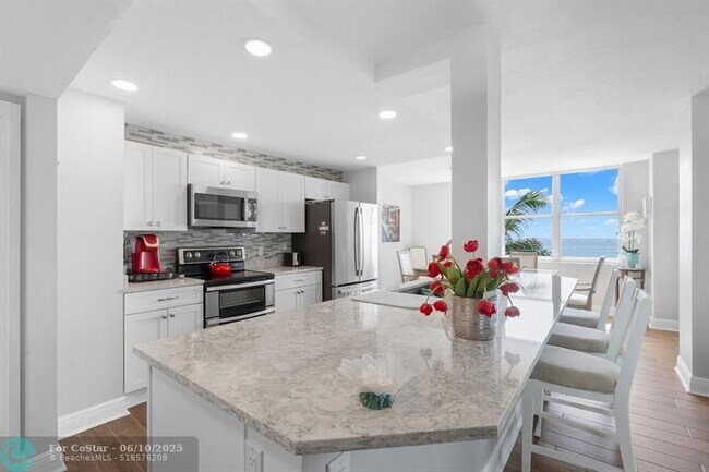 Building Photo - 1147 Hillsboro Mile