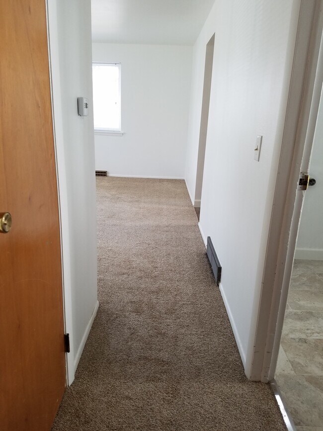 Building Photo - Triplex in Lafayette - 2 Bedroom 1 Bath End Unit