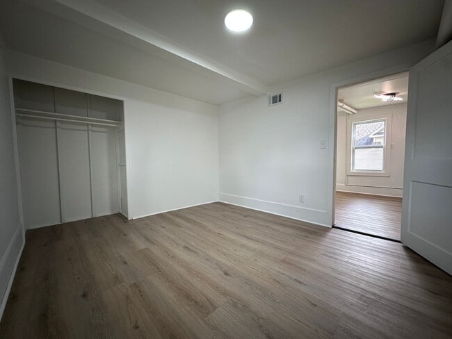 Building Photo - 303 Weston Ave