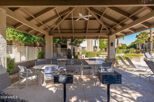 Building Photo - 9600 N 96th St